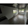 Contenedor residencial premium de 8,00 x 2,90 m con cocina americana, aseo y ducha.