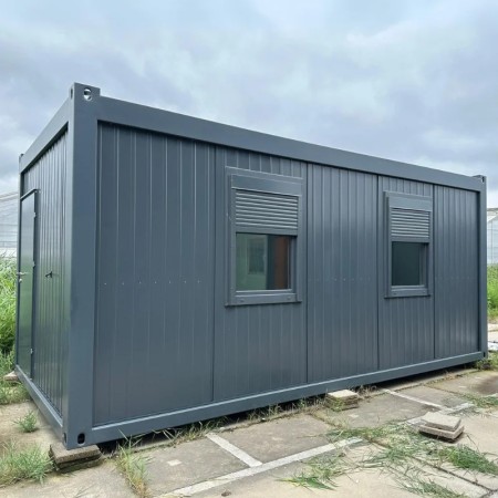 Oficina modular de 6 × 3 metros con ventanas en el lado largo derecho RAL 7016